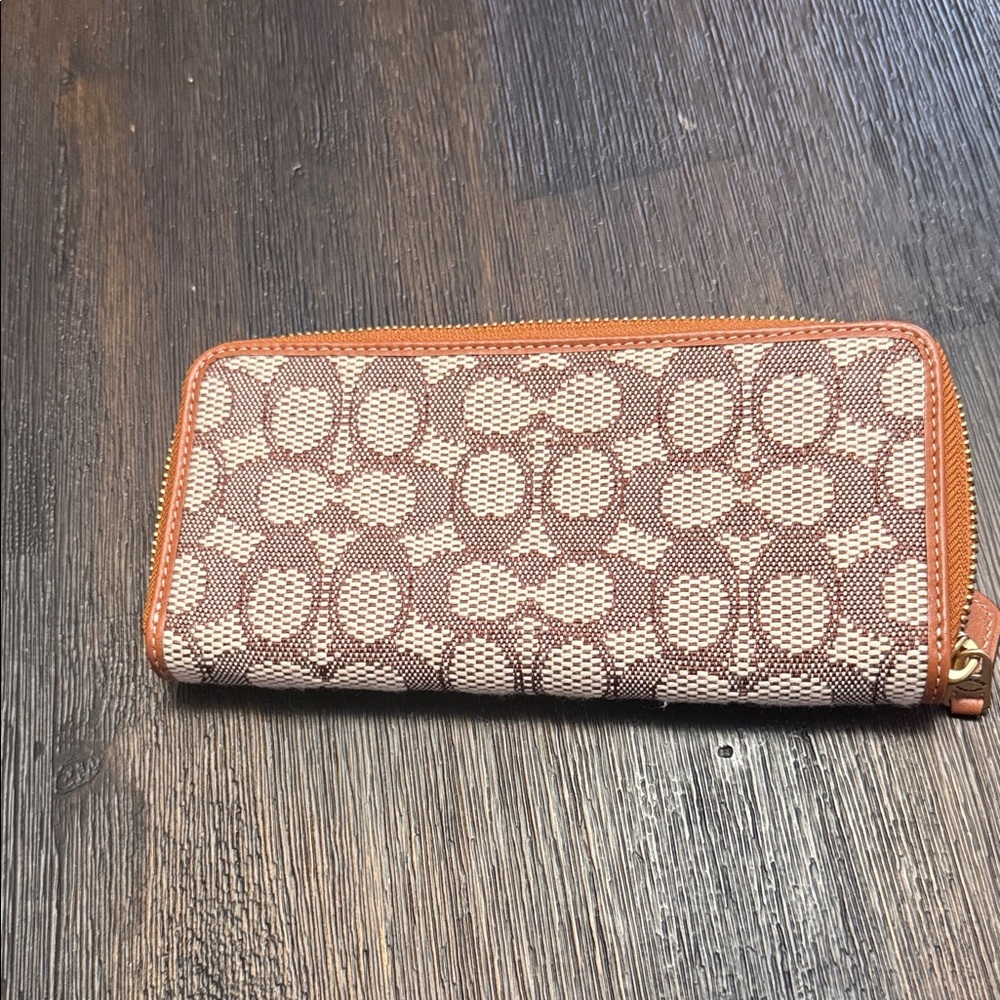 Coach Wallet in Signature Jacquard - Picture 5 of 5